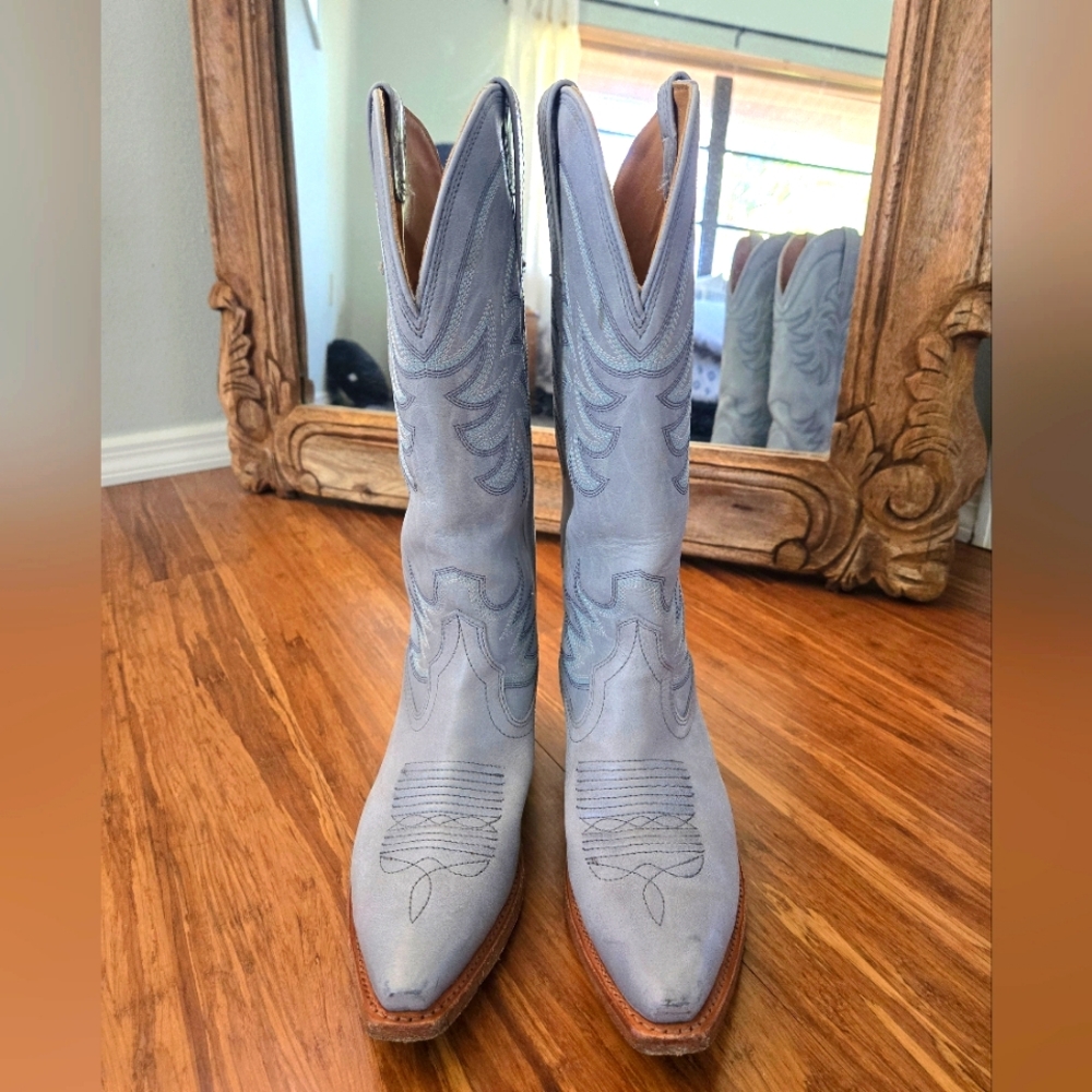 Tecovas Annie in Slate Blue Bovine Size 5.5